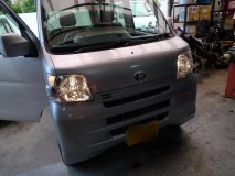 トヨタ ピクシスのLED武装 もともとは暗いハロゲンでも