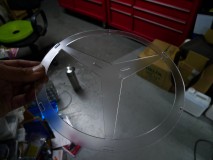 GL550ベンツのフロントエンブレムアクリル加工 型取りしてアクリルプレートを作ります。