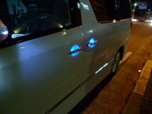 アルファードのアウターハンドルイルミ施工