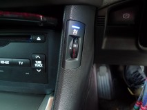  シートヒータースイッチも施工します。 