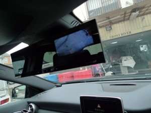 ベンツAクラスのミラー下カメラのモニター移設