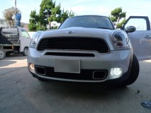 Mini CrossOver のフォグランプ・ポジションランプLED化 Miniは灯類の制御をリレーを介さずに、メインのコンピューター内部のFETが行っております。なので何らかの理由でショートさせてしまうと、ヒューズが飛ぶのではなくコンピューターが飛んでしまいます。そして財布の中身も飛んでしまいます。