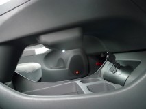 30プリウスのエアコンパネル等のLED打ち替え(色替え)作業 調度下を照らして明るさもちょうどいい。