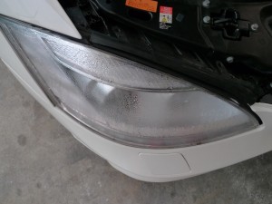 W221メルセデスのヘッドライト修理