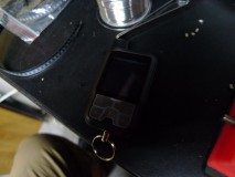 プリウスアルファーのパネル類打ち替え作業 今回エアサスのコントローラーの液晶バックライトが点灯しないということで修理ご依頼いただきましたが、残念ながら対応できませんでした。リモコンだけで6万円程度するとのことです。