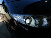 50エスティマのヘッドライトD2化施工 元々トヨタが採用しているD4バルブは明るさが物足りないのですが、外品バルブに交換しているとさらに明るさが低下してしまいます。