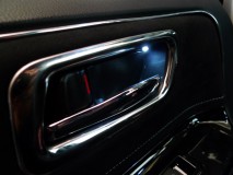 80VOXYのキャリパー塗装とドアハンドルイルミ加工 ドアハンドルイルミネーションも追加しました。電源はフロントはスモール電源から、リアはフットイルミネーションから分岐しました。
