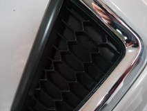  前回同様網目のデザインなので、LEDを埋め込む場所にルーターでひたすらスペースを作ります。 