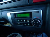 4型ハイエースのLED打ち替え もともとダサい緑のパネルを