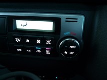 4型ハイエースのLED打ち替え インジケーターランプもヒーター系はピンクに、それ以外は青にしました。