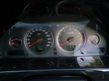 VOLVO V70 のスピードメーターLED打ち替え(後期) 純正はうすぐらーい緑です。ほかのエアコンパネル等は以前打ち替え済みです。