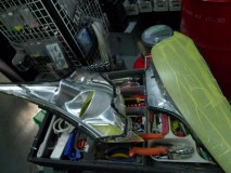 エスティマヘッドライト加工のお手伝い 当店の作業予定も重なりなかなか十分にサポートできませんでしたが、アイライン以外のすべての工程が終了。次週に持ち越しとなりました。今回改めて思いましたが、もっともっと若い人に車をいじる楽しさを味わってほしいですね。
