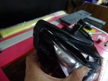 デイトナ675のヘッドライト加工 訳ありだったのですね~。確かに加工するならこういったものでも良いかもしれません。どうせ殻割りするし。