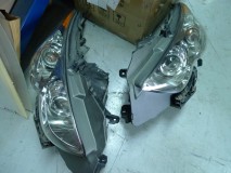 インフィニティのUSヘッドライトの日本仕様改善 日本で販売していない逆輸入車は、左通行用のカットラインの純正品を探すのが困難なので、プロジェクタータイプのヘッドライトは比較的簡単にカットライン変更が可能です。