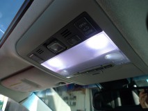  室内ランプをすべてLEDに交換します。 