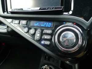 本日2台目のアクアで打ち替え作業