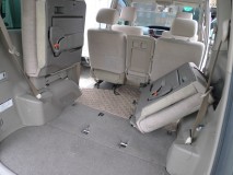 60ノアの構造変更(貨物登録) 3列目は撤去します。構造変更後は使うことはないので取り外します。