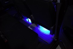 モコのフットランプイルミとダクトイルミ&ハイマウントブレーキのスモール化 リアはシートがかなりスライドするので、配線には余裕が必要です。