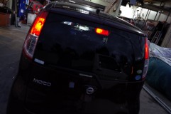 モコのフットランプイルミとダクトイルミ&ハイマウントブレーキのスモール化 スモールで弱く光って、ブレーキで強く光ります。