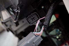  ACC電源は室内から、減光回路はヘッドライトから、ピンク色がスモール電源です。 