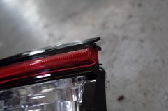  縮んで密着します。この手のフィルムは炙ると伸びるのではなく縮むようですね。 