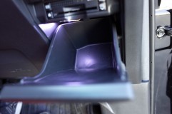 20系アルファードの小物入れBOX照明追加 テープLED3cmですが十分な明るさ