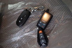 エブリィワゴンのVIPER3505と455V(連動ユニット)取り付け リモコンキーでも開け閉めOKです。AUXにスライドドアの開閉も割り当てました。