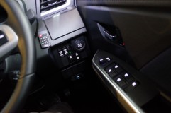 新型ルーミーの内装パネルLED打ち替え スイッチ類を全部白色に
