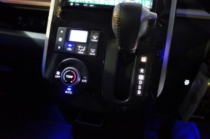 タントカスタムのLED打ち替え