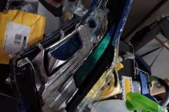  殻割りしたところLEDの隙間が若干浮いていました。アルミテープでしっかり固定しました。 