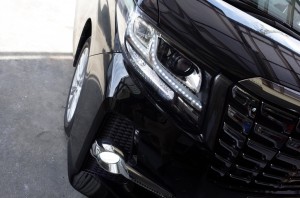 ３０アルファードの加工デイライトの手直し調整