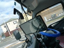  今回はモニターが不具合の原因でした。この手の商品は12V/24V兼用で作られていますが、12Vで使用するほうが長持ちするようです。また、カメラとモニターの電圧を合わせたほうが良いようです。 