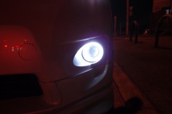  CCFLリングなのでインバーターの防水は気を使いました。なるべく車両の高い位置に配置します。 