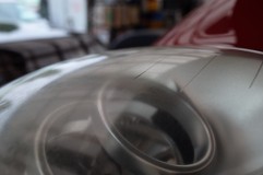 Mini Cooperのヘッドライト磨き&コーティング塗装 内側が水滴跡があるので、これは取れそうにありません。