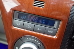 ディアスワゴンのエアコンパネル液晶反転とシフト文字色替え 液晶を反転させました。
