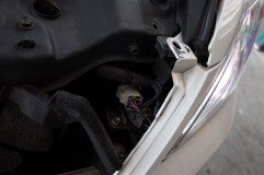  この車はポジションランプの交換が大変です。グリル外して無理やりアクセスします。 