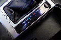 ランドクルーザープラドの室内パネル他LED打ち替え 緑と混じって水色のような色味
これはこれでGOOD