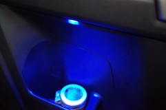 ランドクルーザープラドの室内パネル他LED打ち替え ドアのドリンクホルダー照明