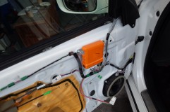  助手席側のカーテシーランプが不灯とのこと。おそらくこのMPXユニットの故障で、修理は高いので今回は保留としました。 