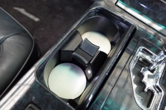  前回施工したドリンクホルダーも色を白に、LEDも2箇所追加しました。 