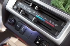  エアコン周りはT5のウェッジ球を交換するだけです。 