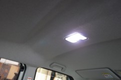  室内灯は前の車両からの移植です。すべてのチップがちゃんと点灯していました。やはり、チップから基板まで日本で設計・製造されたものは寿命が違いますね。 