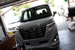 ルーミーのLEDカスタムチューン 作業前ですがかっこいいですね~