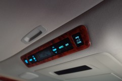 20アルファードのエアコンパネル・スピードメーター他LED打ち替え 現行アルファード系の水色文字に液晶は反転しています。