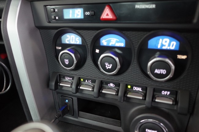 BRZのエアコンパネル・スピードメーターLED打ち替え - トレードゲート