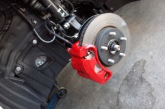 G'sVOXYのキャリパー塗装とフットランプイルミ施工 あとは見える範囲で筆塗りで塗装します。