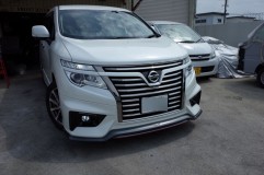NISMO エルグランドのテール加工とウィンポジ&フォグLED 自社車両以外の車とCM共演していることで有名なエルグランド 売りはミニバンにもかかわらず低重心・ワイドボディー 走りに徹底的にこだわっているそうです。 さらにNISMOチューンということでさらに磨き上げられていると思われます。
