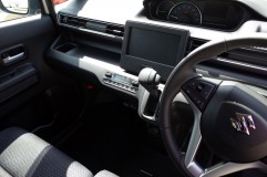 ワゴンRハイブリッドのフォグランプLED化 パネル周りはフリードっぽい仕上がり。エアコンの操作パネルはなんか旧車っぽい雰囲気があります。