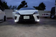 G'sプリウスのヘッドライト加工や他色々・・・。 デイライトの存在感がかなりUP。このままだと夜間に明るすぎるのでスモールで減光します。
