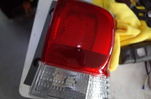 クラウンテール修理とランクル２００後期型のヘッドライト加工